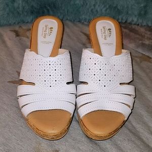 Spring Step leather size 7 Italian white sandals